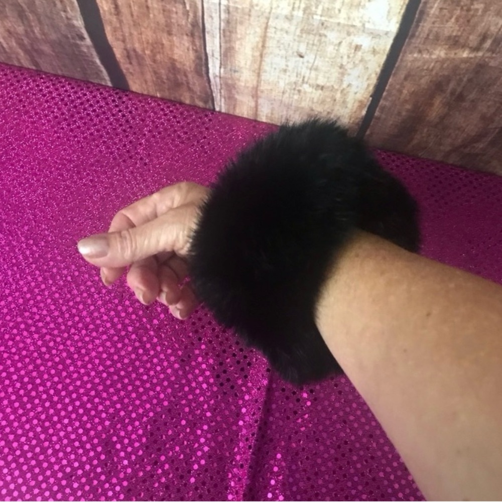 Gorgeous Fur Wristband/Cuffs
